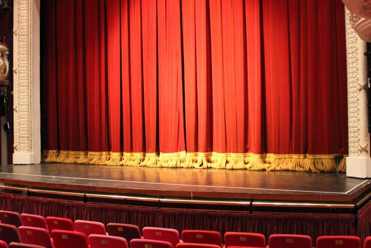 Stage curtain
